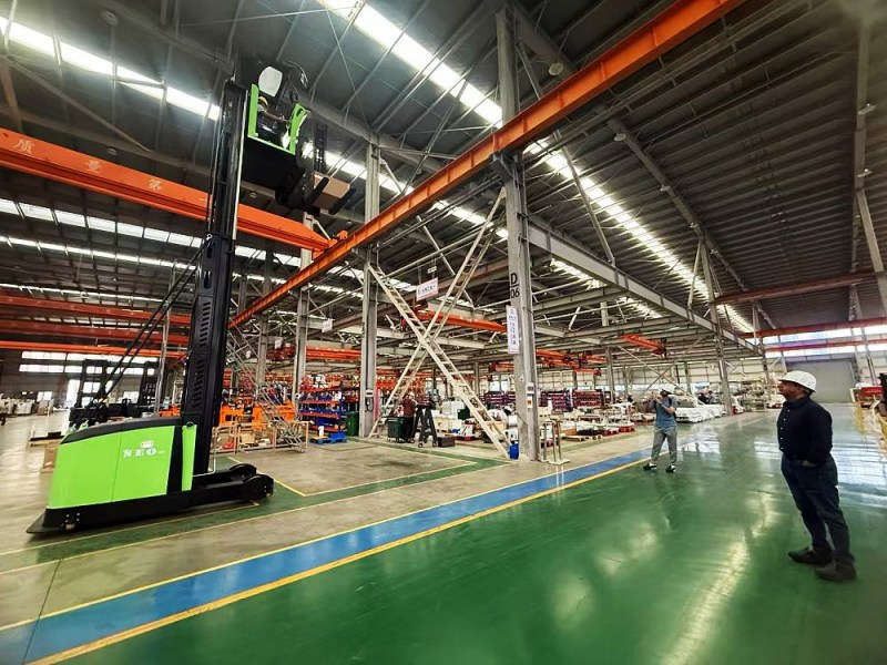 NEO VNA forklift